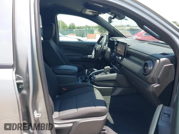 ✅ 2025 Chevrolet Colorado 4WD Work Truck • VIN: 1GCPTBEK6S1131541 • Lot: 42496564. Listed on IAAI with 3,041 mi. Free auction sales archive from the USA and detailed vehicle history report at DreamBid. Image 5.