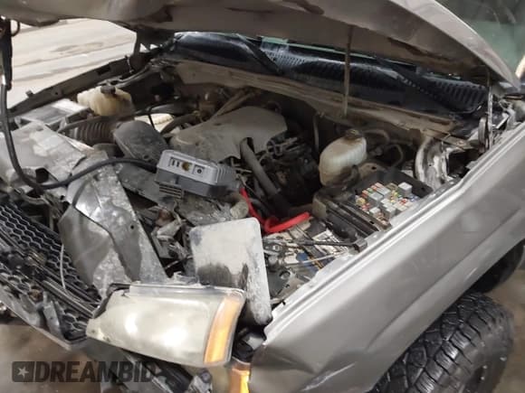 ✅ 2006 Chevrolet Silverado 2500HD LT1 • VIN: 1GCHK29UX6E263400 • Lot: 43512984. Wystawiony na IAAI z przebiegiem 185 395 mil. Bezpłatny archiwum sprzedaży aukcyjnych z USA i szczegółowy raport historii pojazdu na DreamBid. Zdjęcie 18.