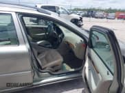 ✅ 2007 Volvo V70 2.4L • VIN: YV1SW612572618692 • Lot: 42628232. Wystawiony na IAAI z przebiegiem 266 421 mil. Bezpłatny archiwum sprzedaży aukcyjnych z USA i szczegółowy raport historii pojazdu na DreamBid. Zdjęcie 5.