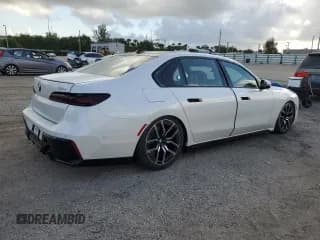 ✅ 2023 BMW 7 Series 740i • VIN: WBA23EH08PCM87679 • Lot: 59995364. Wystawiony na Copart z przebiegiem Nie podano. Bezpłatny archiwum sprzedaży aukcyjnych z USA i szczegółowy raport historii pojazdu na DreamBid. Zdjęcie 3.