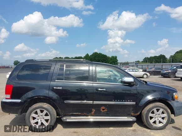 ✅ 2007 Chrysler Aspen Limited • VIN: 1A8HW58P27F569237 • Lot: 42536518. Listed on IAAI with 286,245 mi. Free auction sales archive from the USA and detailed vehicle history report at DreamBid. Image 16.