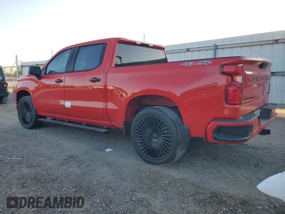 ✅ 2022 Chevrolet Silverado 1500 Custom • VIN: 3GCPYBEK8NG152589 • Lot: 52447375. Wystawiony na Copart z przebiegiem 21 553 mil. Bezpłatny archiwum sprzedaży aukcyjnych z USA i szczegółowy raport historii pojazdu na DreamBid. Zdjęcie 2.