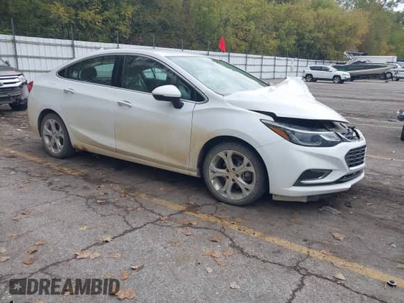 ✅ 2018 Chevrolet Cruze Premier • VIN: 1G1BF5SM3J7101054 • Lot: 43456753. Wystawiony na IAAI z przebiegiem 142 857 mil mil. Skorzystaj z bezpłatnego archiwum sprzedaży aukcyjnych z USA i zobacz szczegółowy raport historii pojazdu na DreamBid. Zdjęcie 1.