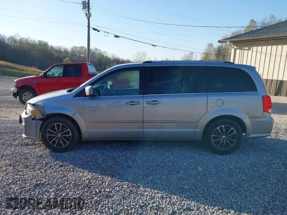 2017 Dodge Grand Caravan SXT с VIN 2C4RDGCG3HR715899, выставлен на аукционе IAAI как лот 42008746 с пробегом 165 035 миль миль и . История ставок и продаж доступна на DreamBid. Изображение 14.