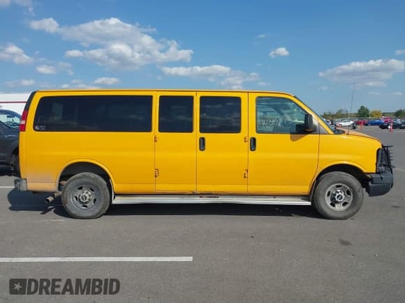 ✅ 2009 GMC Savana • VIN: 1GKHG39K191105307 • Lot: 40350757. Listed on IAAI with 156,073 mi. Free auction sales archive from the USA and detailed vehicle history report at DreamBid. Image 14.