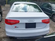 ✅ 2015 Audi S4 Premium Plus • VIN: WAUBGAFL2FA072538 • Lot: 42298898. Wystawiony na IAAI z przebiegiem 86 138 mil. Bezpłatny archiwum sprzedaży aukcyjnych z USA i szczegółowy raport historii pojazdu na DreamBid. Zdjęcie 16.