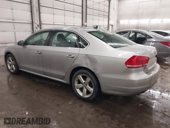 ✅ 2012 Volkswagen Passat SE • VIN: 1VWBN7A35CC046063 • Лот: 43882332. Опубликован ранее на IAAI с пробегом 233 532 миль. Бесплатный доступ к архиву аукционных продаж из США и подробный отчёт об истории автомобиля на DreamBid. Изображение 3.