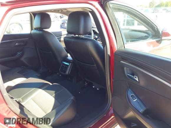 ✅ 2017 Chevrolet Impala LT • VIN: 1G1105S34HU186387 • Лот: 43419728. Опубликован ранее на IAAI с пробегом 150 311 миль. Бесплатный доступ к архиву аукционных продаж из США и подробный отчёт об истории автомобиля на DreamBid. Изображение 8.