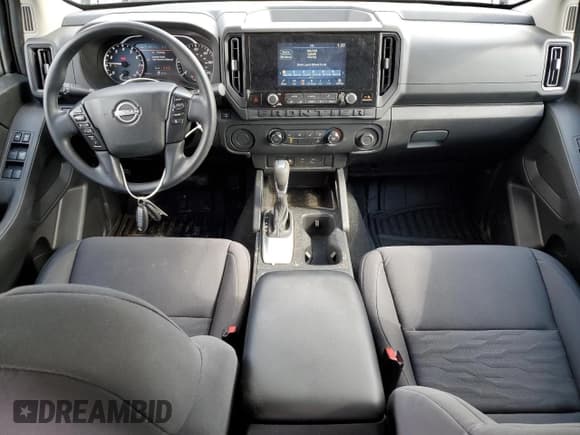 ✅ 2025 Nissan Frontier SL • VIN: 1N6ED1EJ3SN634441 • Lot: 90594335. Wystawiony na Copart z przebiegiem 8 453 mil. Bezpłatny archiwum sprzedaży aukcyjnych z USA i szczegółowy raport historii pojazdu na DreamBid. Zdjęcie 8.