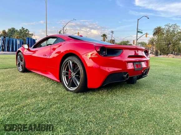 ✅ 2016 Ferrari 488 • VIN: ZFF79ALA5G0214993 • Лот: 87490235. Опубликован ранее на Copart с пробегом 25 529 миль. Бесплатный доступ к архиву аукционных продаж из США и подробный отчёт об истории автомобиля на DreamBid. Изображение 3.