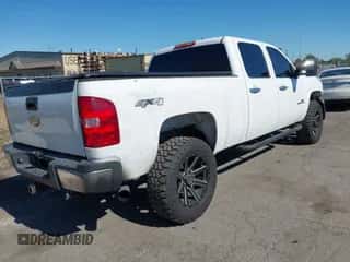 2007 Chevrolet Silverado 2500HD 1LT z VIN 1GCHK23687F509446, wystawiony jako IAAI lot #43417222 z przebiegiem 397 685 mil mil oraz . Historia ofert i sprzedaży dostępna na DreamBid. Obrazek 4.