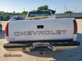 ✅ 1996 Chevrolet Silverado 2500 • VIN: 1GCGC24R8TZ227012 • Lot: 61209165. Wystawiony na Copart z przebiegiem 271 014 mil. Bezpłatny archiwum sprzedaży aukcyjnych z USA i szczegółowy raport historii pojazdu na DreamBid. Zdjęcie 6.