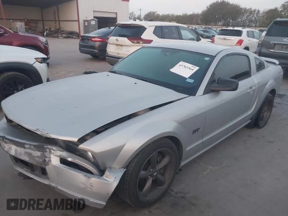 ✅ 2007 Ford Mustang GT Deluxe • VIN: 1ZVFT82H175337953 • Lot: 43703364. Wystawiony na IAAI z przebiegiem 216 473 mil. Bezpłatny archiwum sprzedaży aukcyjnych z USA i szczegółowy raport historii pojazdu na DreamBid. Zdjęcie 2.