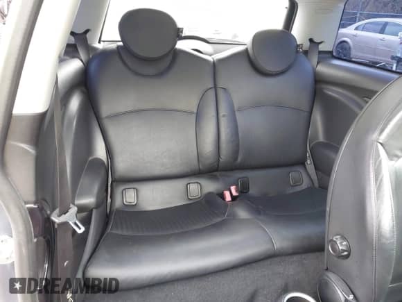 2009 MINI Hardtop with VIN WMWMF33529TU73545, listed as a IAAI auction lot 43381138 with 126,704 mi miles and . Bid and sale history available at DreamBid. Image 8.