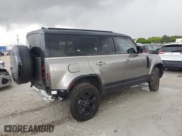 ✅ 2024 Land Rover Defender S • VIN: SALEJ7EX2R2343548 • Lot: 62401685. Listed on Copart with 3,574 mi. Free auction sales archive from the USA and detailed vehicle history report at DreamBid. Image 3.