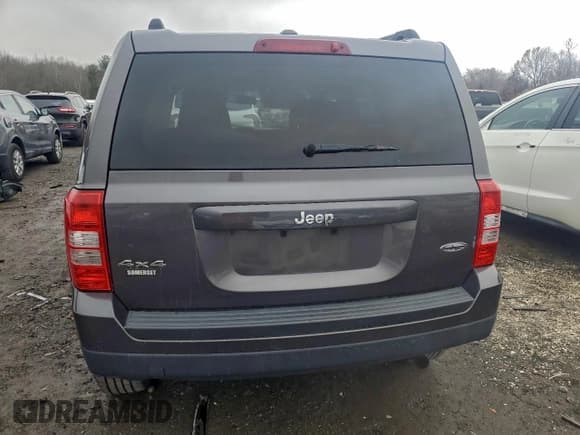 ✅ 2015 Jeep Patriot Latitude • VIN: 1C4NJRFB8FD176859 • Lot: 94293545. Wystawiony na Copart z przebiegiem 64 970 mil. Bezpłatny archiwum sprzedaży aukcyjnych z USA i szczegółowy raport historii pojazdu na DreamBid. Zdjęcie 6.