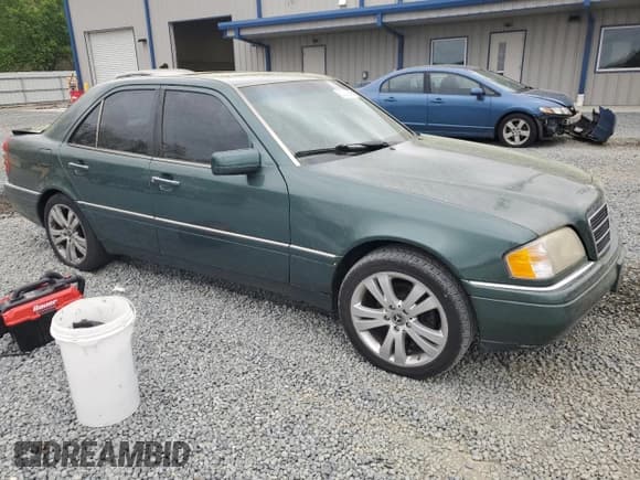 ✅ 1995 Mercedes-Benz C 2.8L • VIN: WDBHA28E3SF241951 • Лот: 50332845. Опубликован ранее на Copart с пробегом 236 068 миль. Бесплатный доступ к архиву аукционных продаж из США и подробный отчёт об истории автомобиля на DreamBid. Изображение 4.