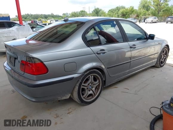 ✅ 2004 BMW 3 Series 325i • VIN: WBAET374X4NJ46094 • Lot: 42827781. Listed on IAAI with 127,783 mi. Free auction sales archive from the USA and detailed vehicle history report at DreamBid. Image 4.