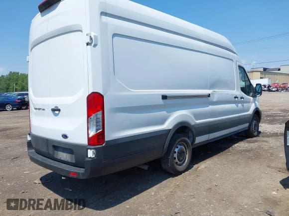 ✅ 2023 Ford Transit Cargo • VIN: 1FTBR3X82PKB46510 • Lot: 42649392. Wystawiony na IAAI z przebiegiem 55 265 mil. Bezpłatny archiwum sprzedaży aukcyjnych z USA i szczegółowy raport historii pojazdu na DreamBid. Zdjęcie 4.