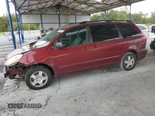 2009 Toyota Sienna LE z VIN 5TDZK23C89S262510, wystawiony jako Copart lot #83770425 z przebiegiem 306 876 mil mil oraz Szkoda całkowita • Salvage title. Historia ofert i sprzedaży dostępna na DreamBid. Obrazek 1.