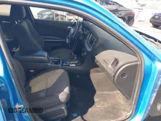 2019 Dodge Charger SXT z VIN 2C3CDXBG6KH678517, wystawiony jako IAAI lot #43382301 z przebiegiem 94 514 mil mil oraz . Historia ofert i sprzedaży dostępna na DreamBid. Obrazek 5.