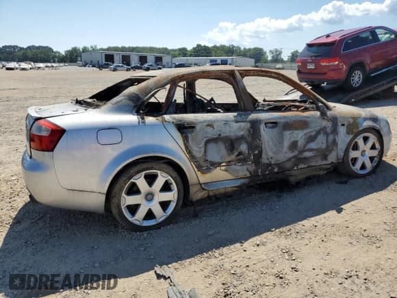 ✅ 2004 Audi S4 • VIN: WAUPL68EX4A202155 • Lot: 65878045. Wystawiony na Copart z przebiegiem Nie podano. Bezpłatny archiwum sprzedaży aukcyjnych z USA i szczegółowy raport historii pojazdu na DreamBid. Zdjęcie 3.