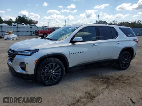 ✅ 2022 Chevrolet Traverse RS • VIN: 1GNERJKW0NJ101955 • Lot: 72691834. Wystawiony na Copart z przebiegiem Nie podano. Bezpłatny archiwum sprzedaży aukcyjnych z USA i szczegółowy raport historii pojazdu na DreamBid. Zdjęcie 1.