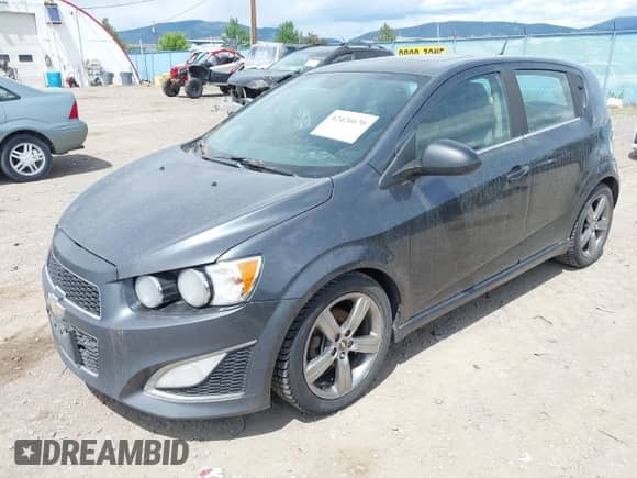 2013 Chevrolet Sonic RS z VIN 1G1JG6SB8D4180207, wystawiony jako IAAI lot #42426670 z przebiegiem 183 889 mil mil oraz . Historia ofert i sprzedaży dostępna na DreamBid. Obrazek 18.