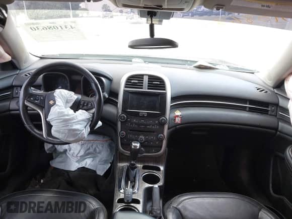 2016 Chevrolet Malibu LTZ z VIN 1G11E5SA4GU105094, wystawiony jako IAAI lot #43108630 z przebiegiem 105 242 mil mil oraz . Historia ofert i sprzedaży dostępna na DreamBid. Obrazek 5.