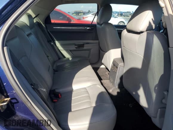 ✅ 2006 Chrysler 300 C • VIN: 2C3KA63H26H388643 • Lot: 90763535. Wystawiony na Copart z przebiegiem 133 410 mil. Bezpłatny archiwum sprzedaży aukcyjnych z USA i szczegółowy raport historii pojazdu na DreamBid. Zdjęcie 10.