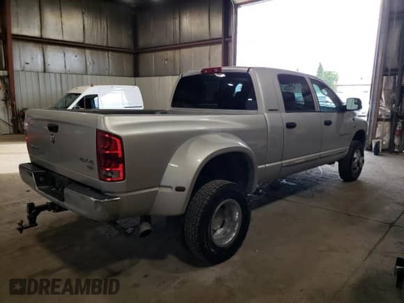 2006 Dodge 3500 SLT z VIN 3D7MX49C76G285307, wystawiony jako Copart lot #62428695 z przebiegiem 104 413 mil mil oraz Czysty tytuł • Clean title. Historia ofert i sprzedaży dostępna na DreamBid. Obrazek 3.
