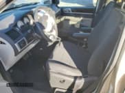 ✅ 2010 Dodge Grand Caravan SXT • VIN: 2D4RN5D1XAR282442 • Lot: 90045935. Wystawiony na Copart z przebiegiem 85 012 mil. Bezpłatny archiwum sprzedaży aukcyjnych z USA i szczegółowy raport historii pojazdu na DreamBid. Zdjęcie 7.