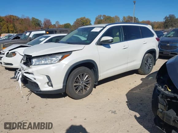✅ 2018 Toyota Highlander SE • VIN: 5TDJZRFH8JS887180 • Лот: 43612134. Опубликован ранее на IAAI с пробегом 137 560 миль. Бесплатный доступ к архиву аукционных продаж из США и подробный отчёт об истории автомобиля на DreamBid. Изображение 2.