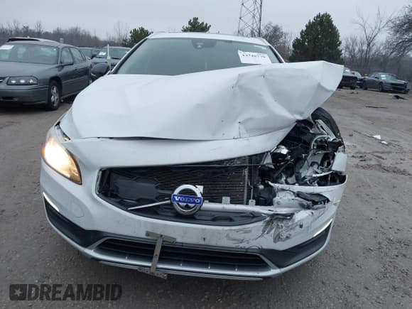 ✅ 2015 Volvo V60 T5 • VIN: YV4612HK3F1001541 • Lot: 43748779. Wystawiony na IAAI z przebiegiem 141 550 mil. Bezpłatny archiwum sprzedaży aukcyjnych z USA i szczegółowy raport historii pojazdu na DreamBid. Zdjęcie 12.