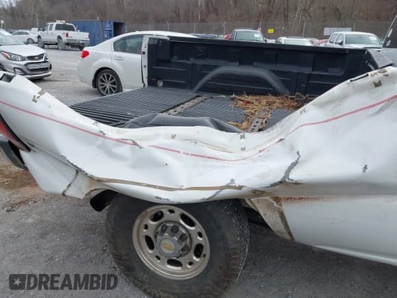 ✅ 2004 Chevrolet Silverado 2500HD LS • VIN: 1GCHK232X4F251181 • Lot: 43700423. Wystawiony na IAAI z przebiegiem 214 730 mil. Bezpłatny archiwum sprzedaży aukcyjnych z USA i szczegółowy raport historii pojazdu na DreamBid. Zdjęcie 18.