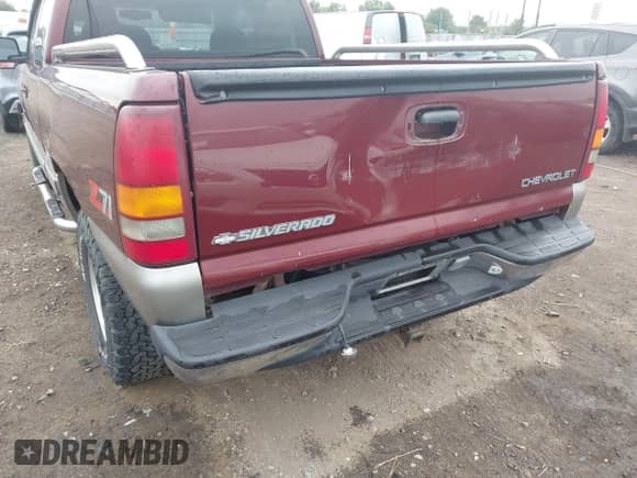 1999 Chevrolet Silverado 1500 LS z VIN 1GCEK19T8XE231163, wystawiony jako IAAI lot #43513149 z przebiegiem 204 007 mil mil oraz . Historia ofert i sprzedaży dostępna na DreamBid. Obrazek 6.