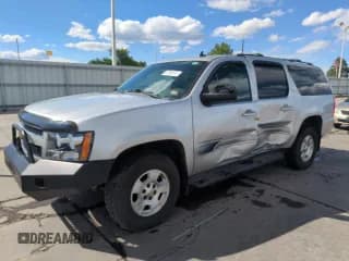 ✅ 2011 Chevrolet Suburban LT • VIN: 1GNSKJE32BR306182 • Lot: 57253975. Wystawiony na Copart z przebiegiem 126 490 mil. Bezpłatny archiwum sprzedaży aukcyjnych z USA i szczegółowy raport historii pojazdu na DreamBid. Zdjęcie 1.