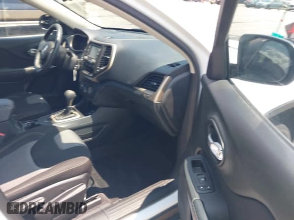 ✅ 2016 Jeep Cherokee Sport • VIN: 1C4PJLAB1GW336793 • Лот: 42437118. Опубликован ранее на IAAI с пробегом 8 424 миль. Бесплатный доступ к архиву аукционных продаж из США и подробный отчёт об истории автомобиля на DreamBid. Изображение 5.