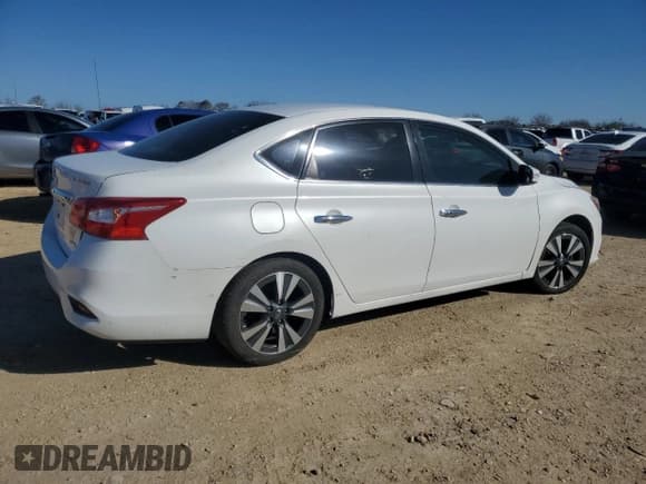 ✅ 2017 Nissan Sentra • VIN: 3N1AB7AEXHL635083 • Lot: 43204785. Wystawiony na Copart z przebiegiem 127 010 mil. Bezpłatny archiwum sprzedaży aukcyjnych z USA i szczegółowy raport historii pojazdu na DreamBid. Zdjęcie 3.