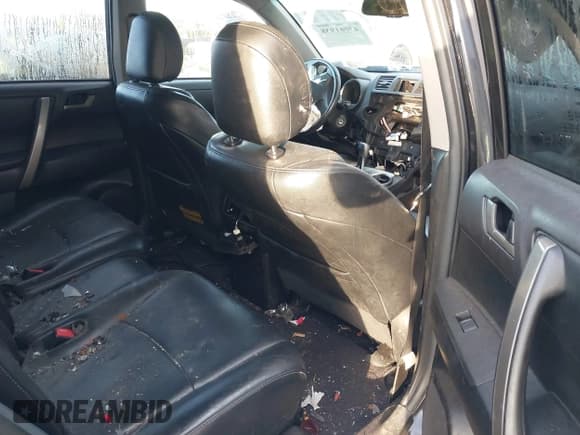 ✅ 2012 Toyota Highlander • VIN: 5TDBK3EH4CS101837 • Лот: 43061938. Опубликован ранее на IAAI с пробегом 176 191 миль. Бесплатный доступ к архиву аукционных продаж из США и подробный отчёт об истории автомобиля на DreamBid. Изображение 8.