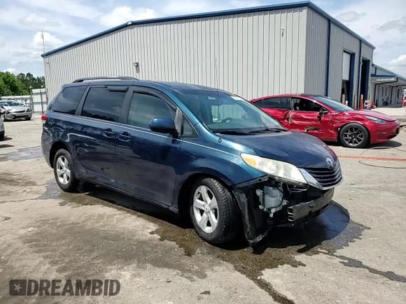 ✅ 2012 Toyota Sienna LE AAS • VIN: 5TDKK3DC4CS218114 • Lot: 56473025. Listed on Copart with 214,865 mi. Free auction sales archive from the USA and detailed vehicle history report at DreamBid. Image 15.