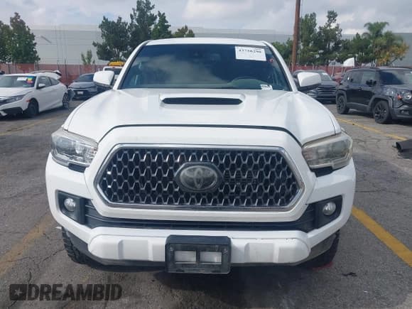 ✅ 2019 Toyota Tacoma TRD Sport • VIN: 3TMCZ5AN5KM260405 • Lot: 43758290. Listed on IAAI with 55,924 mi. Free auction sales archive from the USA and detailed vehicle history report at DreamBid. Image 12.
