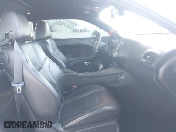 ✅ 2015 Dodge Challenger SXT Plus • VIN: 2C3CDZBGXFH700231 • Lot: 43407846. Wystawiony na IAAI z przebiegiem 129 305 mil. Bezpłatny archiwum sprzedaży aukcyjnych z USA i szczegółowy raport historii pojazdu na DreamBid. Zdjęcie 5.