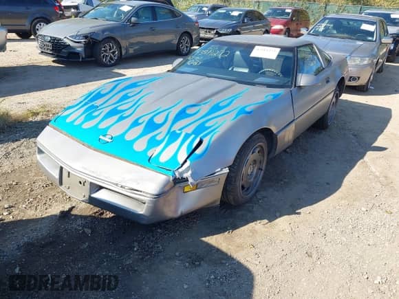 ✅ 1987 Chevrolet Corvette • VIN: 1G1YY2181H5108873 • Lot: 43511272. Wystawiony na IAAI z przebiegiem 84 434 mil. Bezpłatny archiwum sprzedaży aukcyjnych z USA i szczegółowy raport historii pojazdu na DreamBid. Zdjęcie 2.