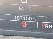 ✅ 2018 Chevrolet Silverado 1500 LT • VIN: 3GCPCREC3JG645106 • Lot: 42907605. Wystawiony na IAAI z przebiegiem 187 150 mil. Bezpłatny archiwum sprzedaży aukcyjnych z USA i szczegółowy raport historii pojazdu na DreamBid. Zdjęcie 15.