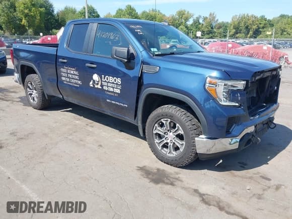 ✅ 2021 GMC Sierra 1500 • VIN: 1GTR9AEF5MZ303163 • Лот: 43201963. Опубликован ранее на IAAI с пробегом 65 195 миль. Бесплатный доступ к архиву аукционных продаж из США и подробный отчёт об истории автомобиля на DreamBid. Изображение 1.