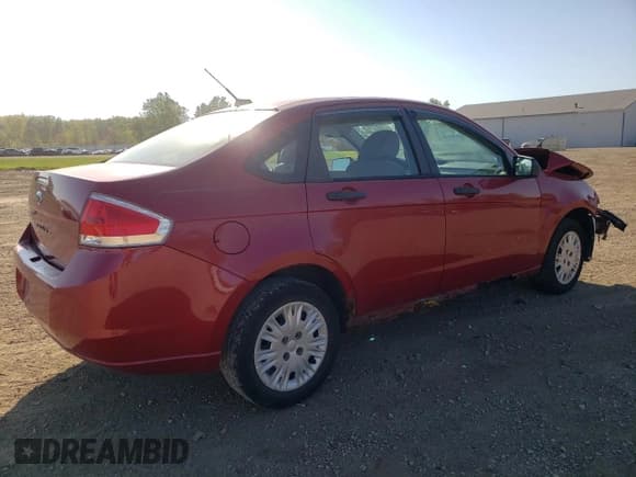 ✅ 2010 Ford Focus S • VIN: 1FAHP3EN1AW248475 • Lot: 80533165. Wystawiony na Copart z przebiegiem 176 598 mil. Bezpłatny archiwum sprzedaży aukcyjnych z USA i szczegółowy raport historii pojazdu na DreamBid. Zdjęcie 3.