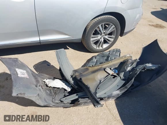 ✅ 2017 Toyota Camry XLE • VIN: 4T1BF1FK8HU420370 • Lot: 43446519. Listed on IAAI with 194,858 mi. Free auction sales archive from the USA and detailed vehicle history report at DreamBid. Image 12.