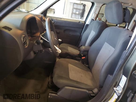 ✅ 2016 Jeep Patriot Sport SE • VIN: 1C4NJPBA0GD603454 • Lot: 84424484. Listed on Copart with 131,900 mi. Free auction sales archive from the USA and detailed vehicle history report at DreamBid. Image 7.