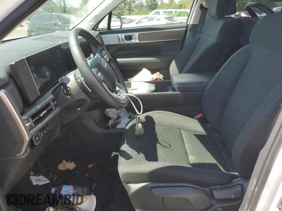 ✅ 2024 Hyundai Santa Fe SE • VIN: 5NMP1DGLXRH014990 • Lot: 70913115. Wystawiony na Copart z przebiegiem Nie podano. Bezpłatny archiwum sprzedaży aukcyjnych z USA i szczegółowy raport historii pojazdu na DreamBid. Zdjęcie 7.